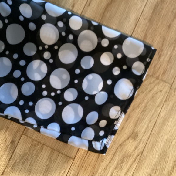 Made by Scapa, stunning black/ white bubbles print 100% polyester tunic - Picture 3 of 7